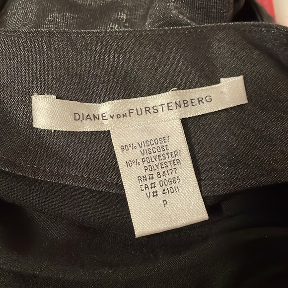 Diane Von Furstenberg v neck knit top size Petite - Picture 4 of 7